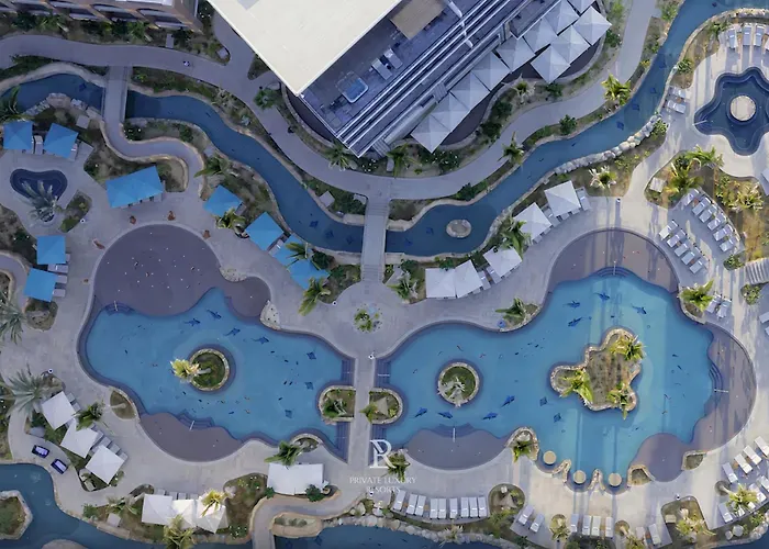 Deluxe Pool View - La Valencia *