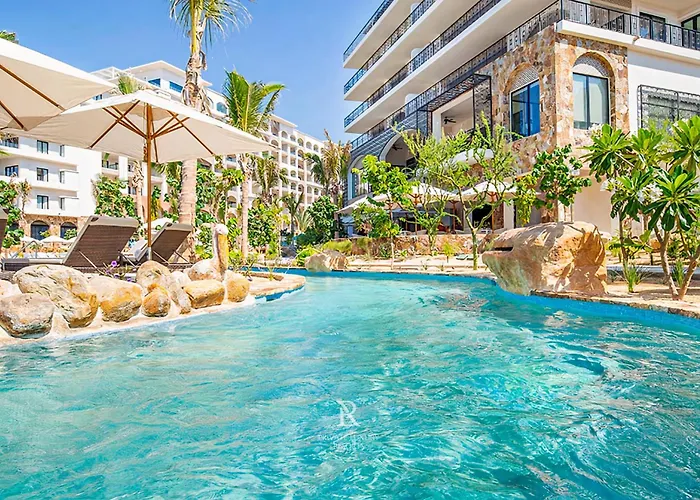 Resort Deluxe Pool View - La Valencia *